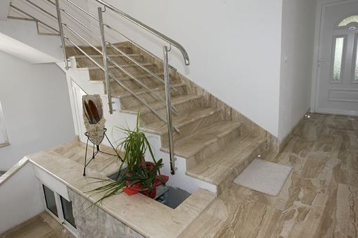 APT Brajković 06 - schodiště 2.jpg
