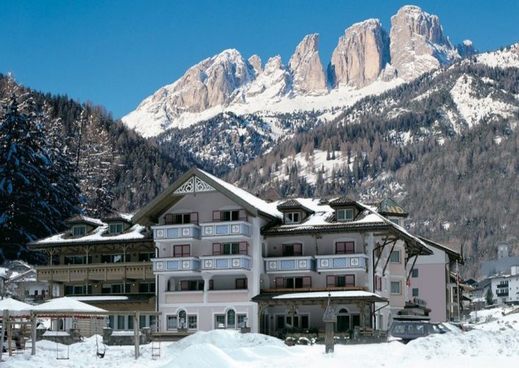 Hotel 047-16  Val di Fassa e Carezza  Dolomiti Superski  Itálie.