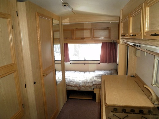 karavan Viceroy 5 os. c. 1 g.JPG